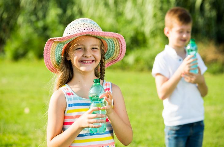 Estate: le regole per l'idratazione dei bambini 