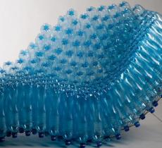 Bottiglie di plastica protagoniste, la Green Art spopola sul web