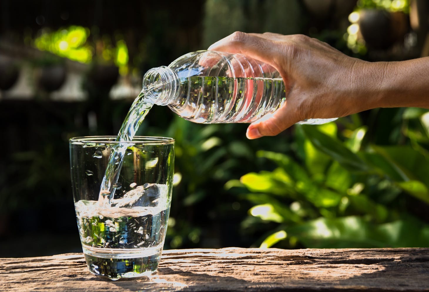 Ecco 10 motivi per bere molta acqua minerale Ecco 10 motivi per bere molta acqua minerale