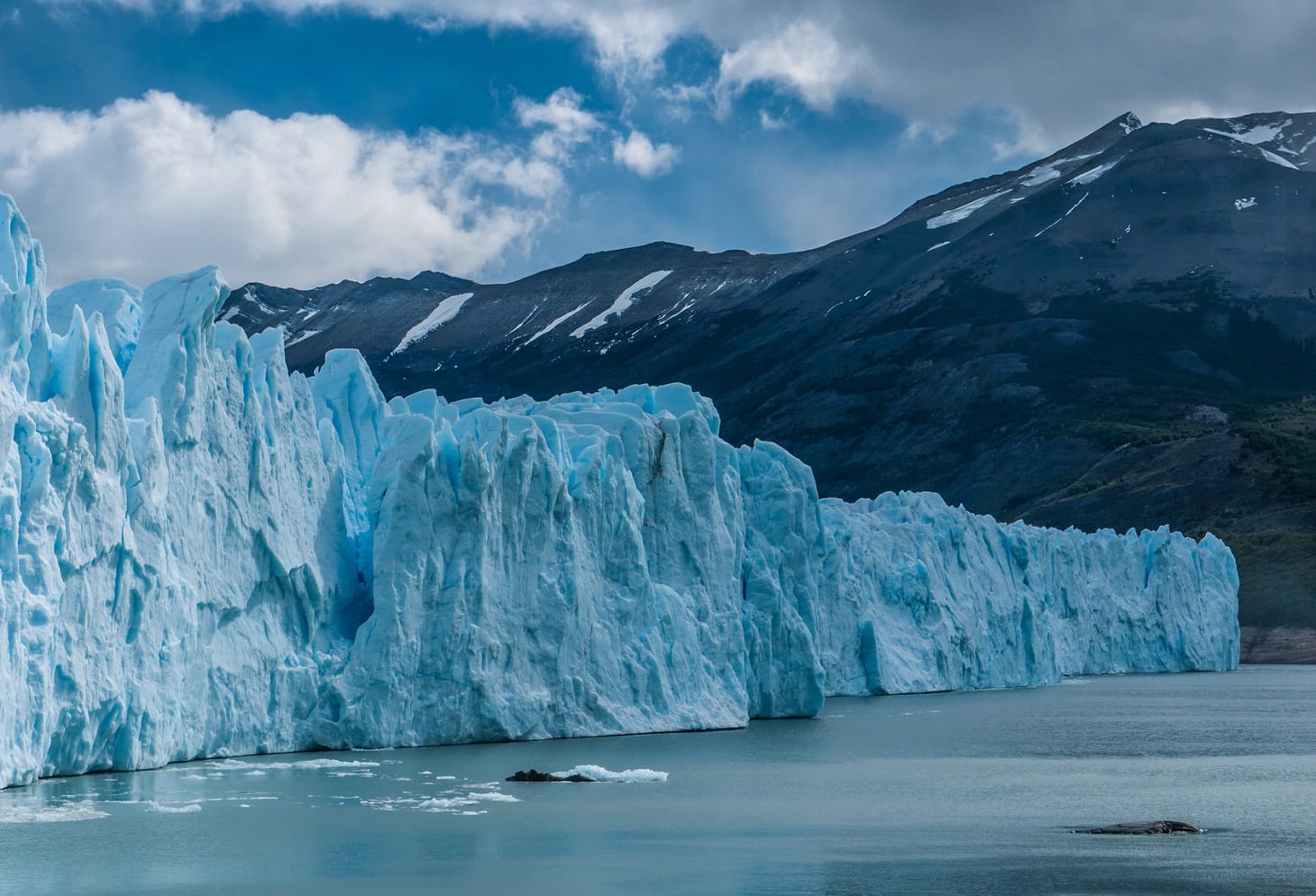 Il ghiacciaio Perito Moreno dà spettacolo in Patagonia