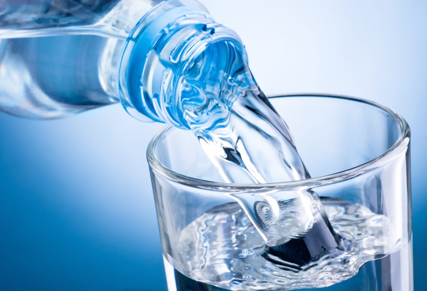 Sognare Di Bere Acqua Dalla Bottiglia Richiesta di Acqua Minerale in Bottiglia in Crescita fino al 2025– In a