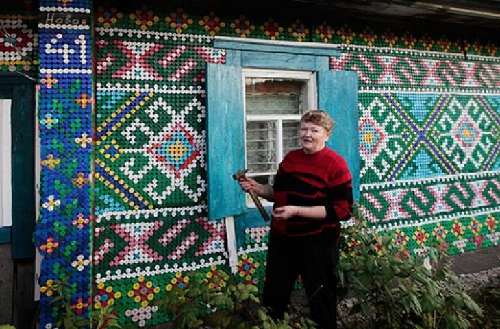 Trentamila tappi per "vestire" casa