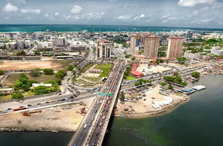 A Lagos, 2 milioni di pendolari si spostano...in acqua