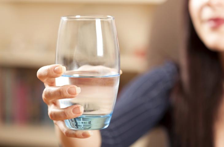 10 consigli utili per bere più acqua ogni giorno 