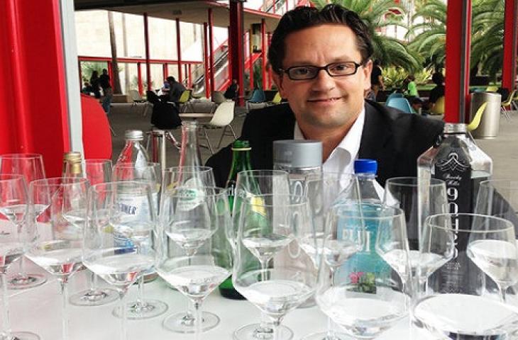 Il celebre sommelier Martin Riese racconta l'arte di gustare l'acqua