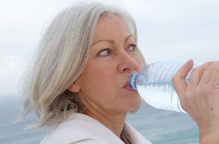 L'acqua minerale è un valido aiuto per le donne in menopausa