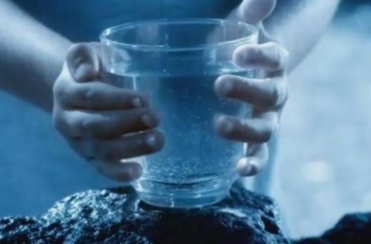 Armani lancia il progetto "Acqua for life"
