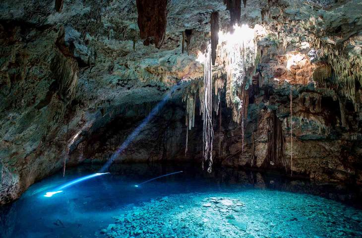 Viaggio Virtuale tra i Cenotes dei Maya nello Yucatan– In a Bottle