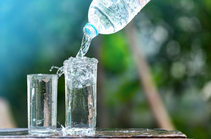 9 motivi per bere acqua anche senza avere sete 