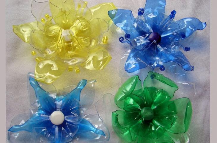 Come realizzare vasi e fiori con bottiglie di plastica