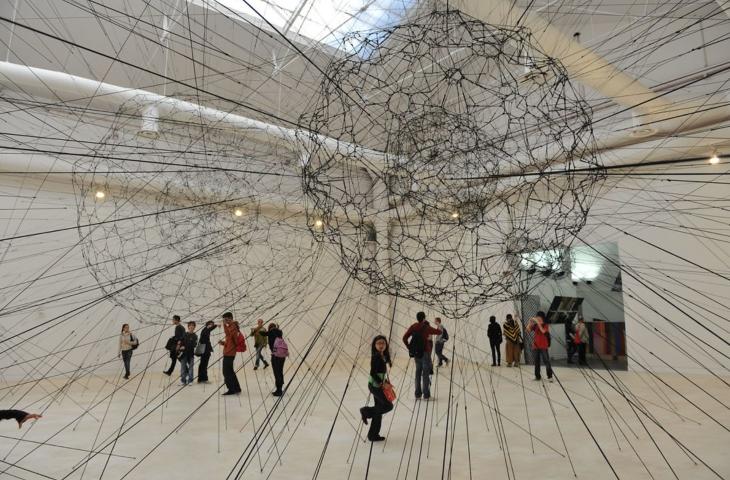 Tomàs Saraceno: l’artista argentino tra ragnatele e sostenibilità 