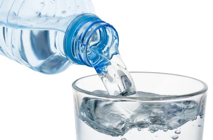 Bere acqua e sale al mattino fa bene?