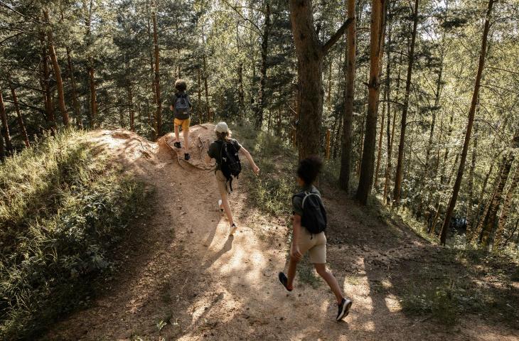 Eco-ansia: 3 giovani su 4 sono preoccupati per il Pianeta, ma in troppi ignorano ancora le regole base del riciclo