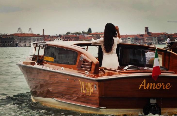Amore, a Venezia la storica water limousine diventa sostenibile