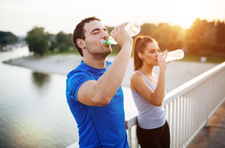 Idratazione e sport, i 6 errori da non commettere in estate