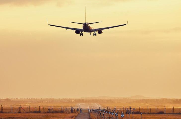 Come viaggiare in modo sostenibile in aereo