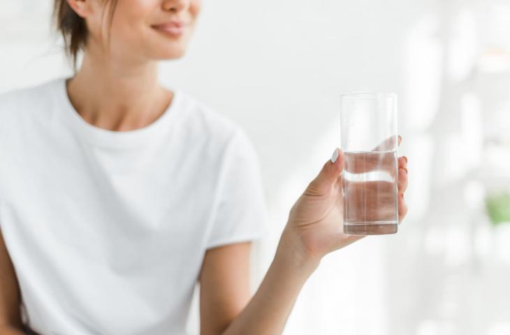 L'acqua e l'alimentazione corretta per la depurazione del fegato