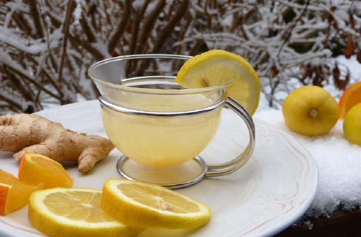 Bere acqua e limone per digerire funziona?