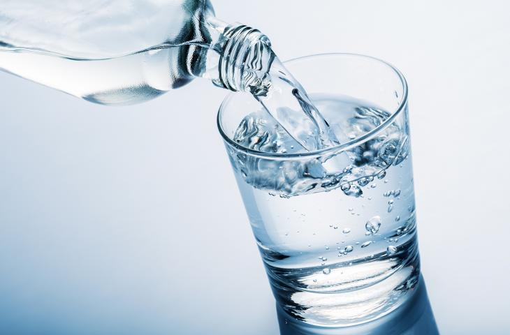 Acqua, limone e bicarbonato: benefici ed effetti