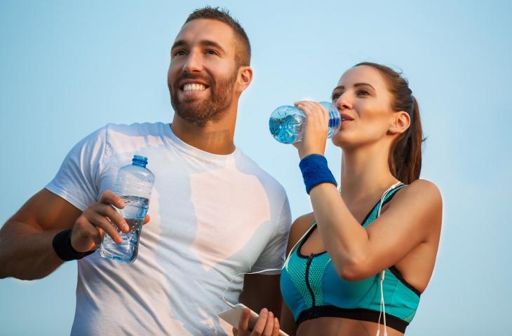 Acqua e benessere: benefici di bere acqua