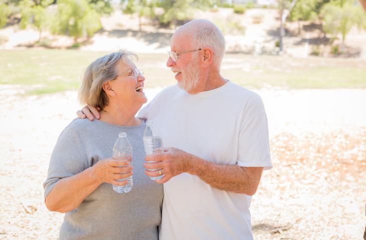 Acqua minerale, il migliore alleato della vecchiaia