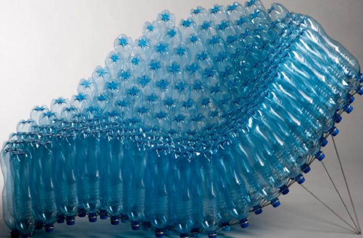 Bottiglie di plastica protagoniste, la Green Art spopola sul web