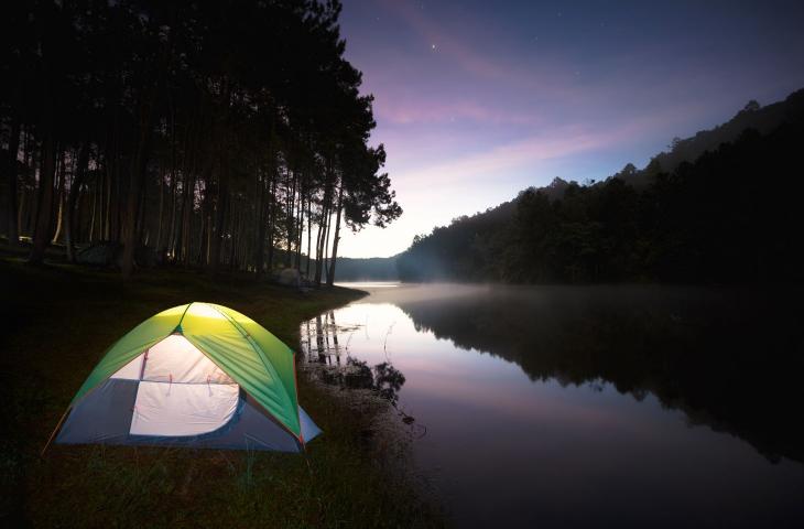 Arriva il “Water Camping”, la nuova tendenza per gli amanti del campeggio e della pesca - In a Bottle