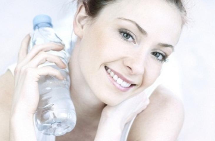 Improve Your Mood with Ladies' Glass Water | In a Bottle