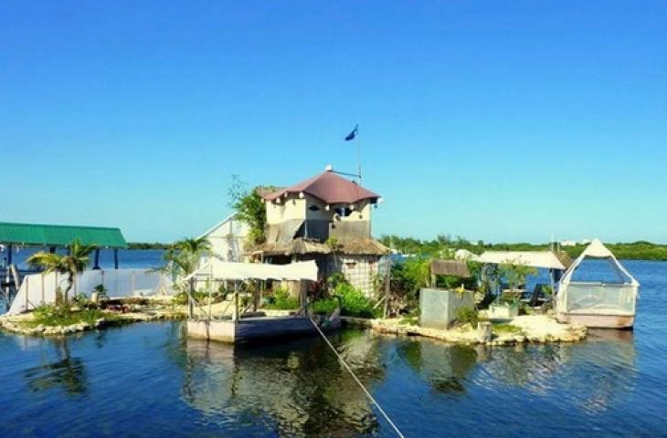 The 8000 Square Metre Paradise in Mexico Made from Recycled Plastic