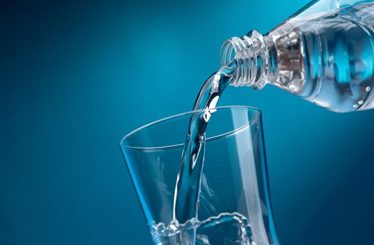 Bere più acqua aiuta a contrastare l’ipertensione