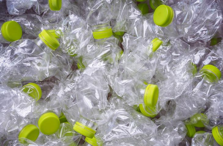 Come rafforzare il cemento con le bottiglie di plastica 