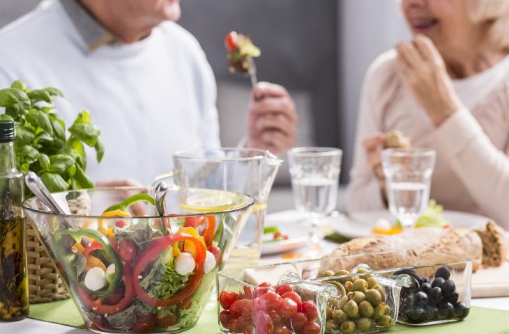 Dieta mediterranea e tanta acqua per salvare il cuore 