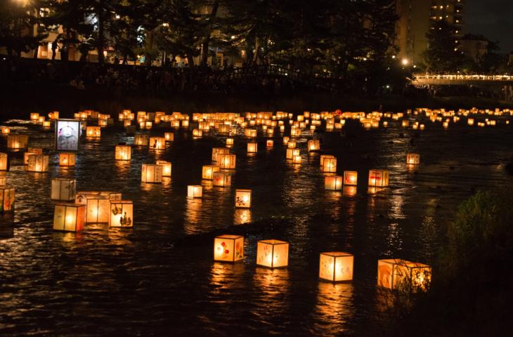 Tutto pronto in America per il Festival delle lanterne d’acqua - In a Bottle