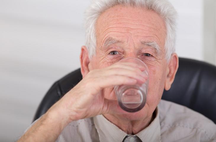 Estate, l'aiuto più valido per gli anziani è l'acqua alt_tag