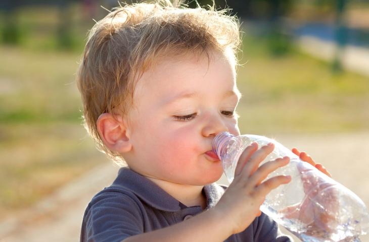 Boom dell'acqua in bottiglia per bambini: + 7% l'anno