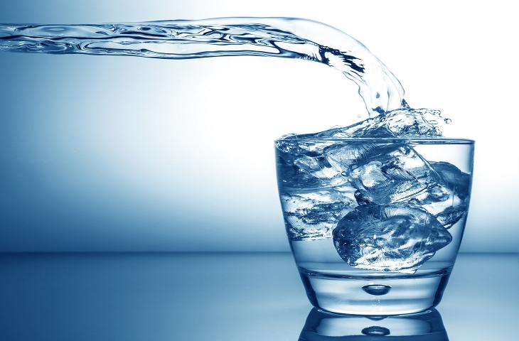 6 motivi per cui l’acqua aiuta a risolvere molti problemi