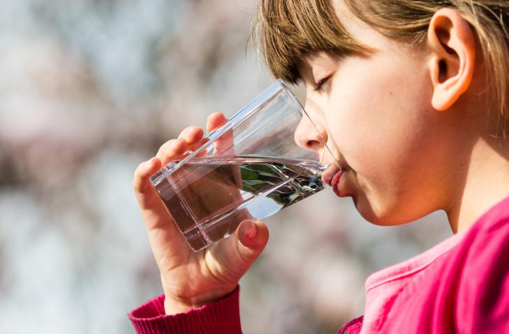 5 segni per riconoscere quando hai bisogno di bere più acqua alt_tag