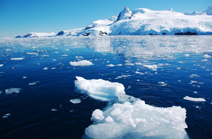 La Groenlandia continua a perdere pezzi di ghiaccio