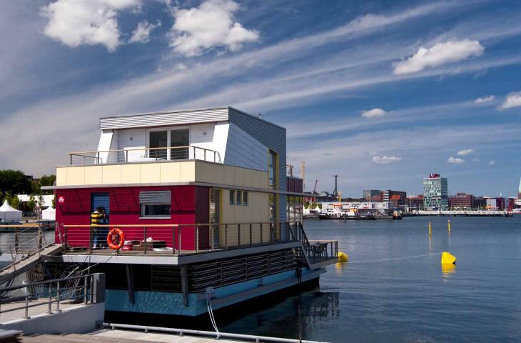 Dalla Francia all’Olanda, passando per l’Italia: ecco le Houseboat, la nuova frontiera del turismo acquatico - In a Bottle