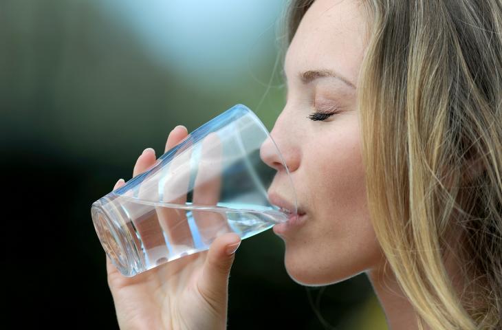 I 5 segnali che ti dicono di bere più acqua 