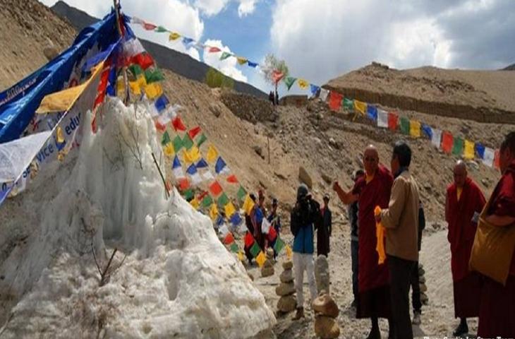 Sull’Himalaya la siccità si affronta con i ghiacciai artificiali