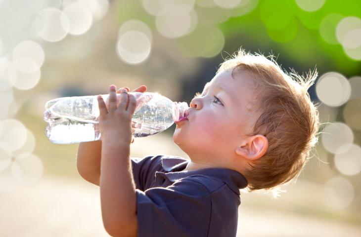 Consigli per Educare i Bimbi a Bere di più in Estate – In a Bottle