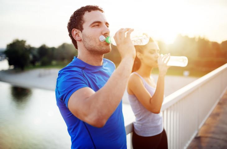 Bere Poca Acqua e Invecchiamento precoce del Cervello – In a Bottle