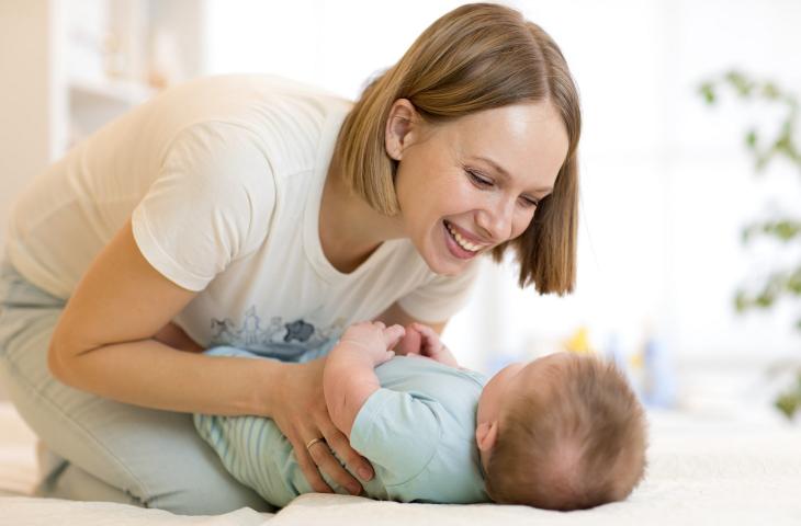 Idratazione e bambini: il momento giusto per iniziare a dare acqua 