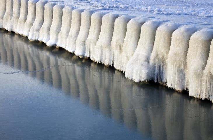 Il lago Michigan trasformato in una distesa di ghiaccio appuntito - In a Bottle