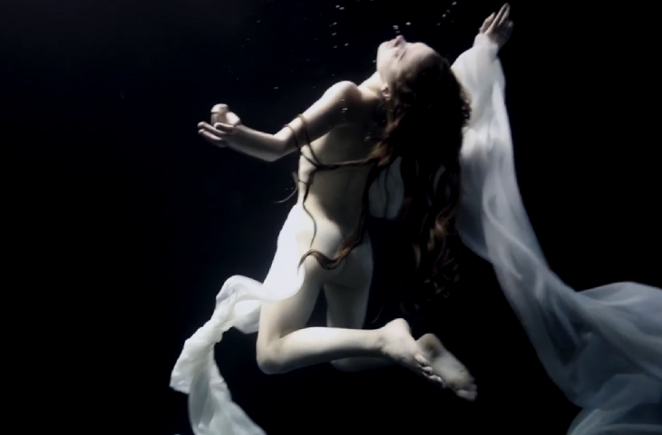 Jose G Cano, il fotografo che ritrae le donne sott'acqua 