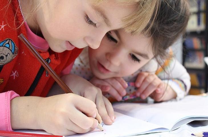 L’acqua in classe riduce il rischio disidratazione per gli studenti – In a Bottle