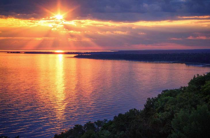 Gli strani fenomeni che si verificano sul Lago Michigan - In a Bottle