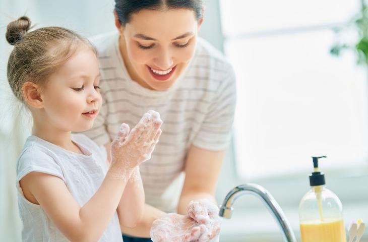 “Save Lives: Clean Your Hands”, tre video divertenti per spiegare ai bambini come lavarsi le mani - In a Bottle