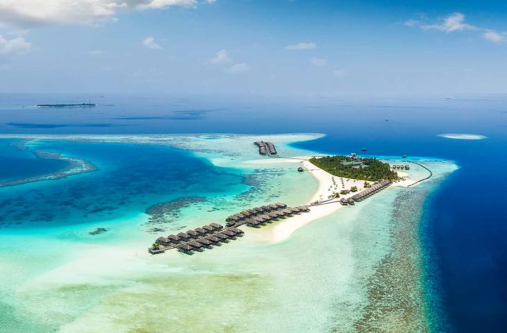 Maldive, alla scoperta del primo impianto solare galleggiante in mare - In a Bottle